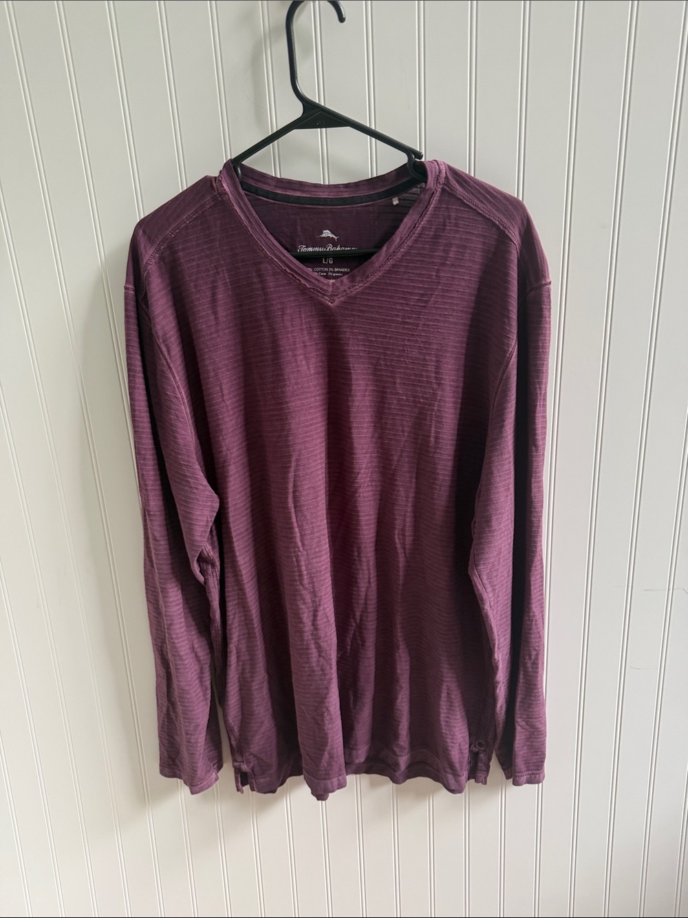 (062)Tommy Bahama Men's V-Neck Tee in Plum Wine